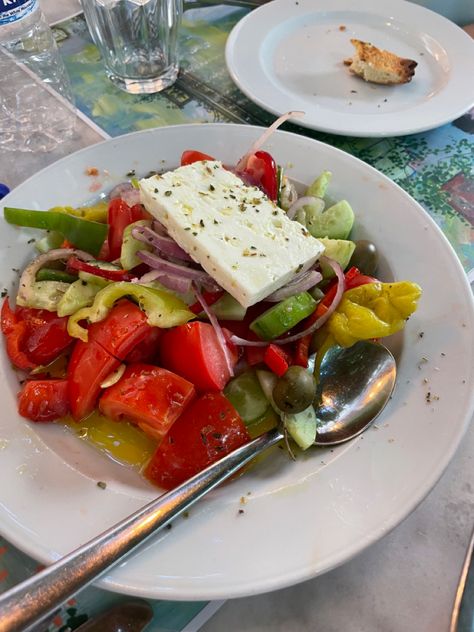 Athens Food, Greece Food, Greece Athens, Greek Food, Greek Salad, Athens Greece, Greek Recipes, Food Recipe, Caprese Salad