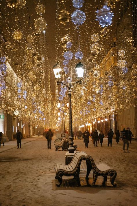 Moscow In Winter, Moscow Russia Aesthetic, Moscow Winter, Christmas Feeling, Europe Tours, Christmas Mood, Holiday Inspiration, Winter Aesthetic, Christmas Aesthetic