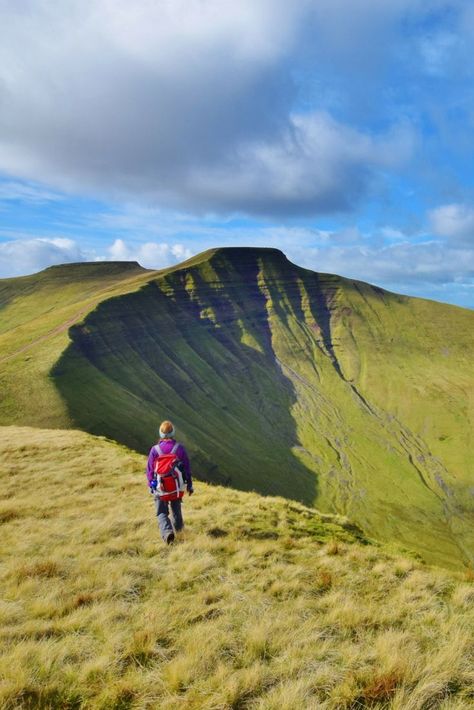 Outdoor Adventure Activities, Visit Uk, Wales Travel, Visit Wales, Brecon Beacons, Visiting England, Snowdonia, England And Scotland, Best Hikes