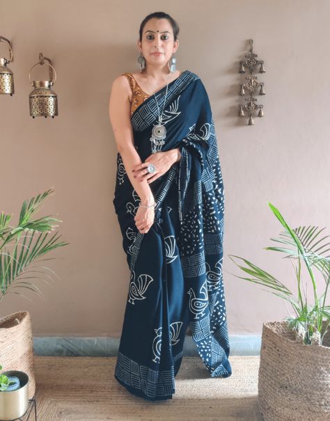 Saree Outfit, Indigo Saree, Rainy Wallpaper, Saree Styling, Outfit Airport, Indian Sari Dress, Blouse Ideas, Silk Sarees With Price, Khadi Saree