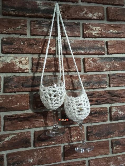 Macrame Wine Glass Holder, Wine Glass Holder Diy, Crochet Wine, Crochet Plant, Wine Glass Holder, Diy Holder, Crochet Fashion Patterns, Handmade Decor, Glass Holder