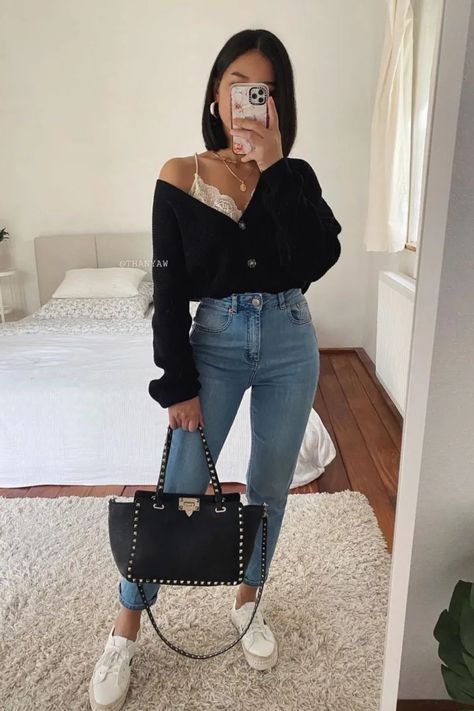 17 Cute And Casual Date Night Outfits Ideas We Obsess Over (2021 Guide) - Girl Shares Tips Pub Outfit Night Casual, Night Outfits Ideas, First Date Outfit Casual, Pub Outfit, Date Night Outfits Spring, Casual Night Out Outfit, Cute Date Night Outfits, Night Outfits Winter, Cute Date Night