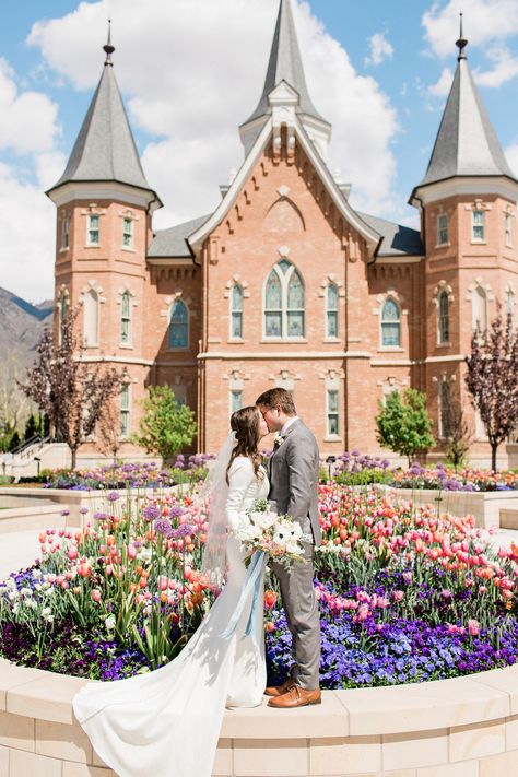 Cream Wedding Colors, Temple Wedding Photos, Provo City Center Temple, Green Wedding Bouquet, Lds Temples Wedding, Modest Wedding Gowns, Bridal Pictures, Temple Wedding, Lds Temples