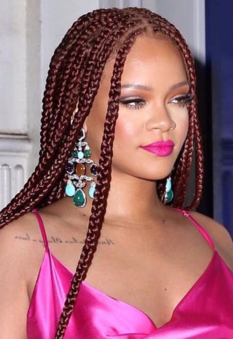 Celebrities With Braids Black, Rihanna Red Braids, Rihanna Box Braids, Rihanna Braids Hairstyles, Cherry Red Braids, Auburn Box Braids, Rihanna Braids, Auburn Braids, African Hair Styles