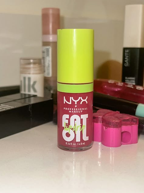 Lip gloss recommendation, tiktokviral, fatoil, nyx lip gloss, makeup Nyx Lip Oil Supermodel, Aesthetic Makeup Lips, Nyx Lip Oil, Nyx Lipgloss, Nyx Aesthetic, Make Up Morado, Nyx Fat Oil, Nyx Gloss, Nyx Lip Gloss