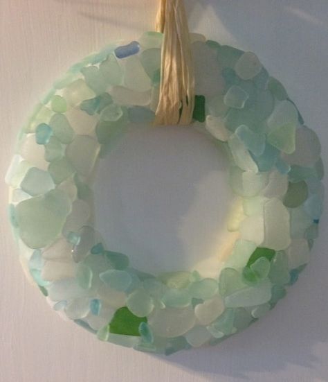 How To Make Wreaths From Sea Shells, Beachglass, Driftwood Beach Glass Wreath, Sea Glass Wreath, Sea Glass Diy, Glass Wreath, Sea Glass Art Diy, Sea Glass Art Projects, Glass Art Techniques, Beach Glass Crafts, Glass Art Design