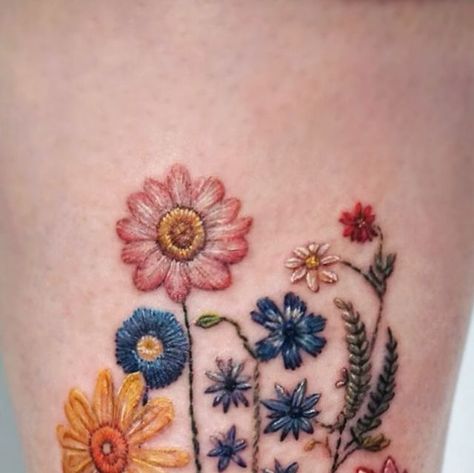 ᴇᴅᴍᴏɴᴛᴏɴ ᴛᴀᴛᴛᴏᴏ on Instagram: "Embroidery wild flowers🌷🌻🌼
.
.
.
.
.
.
.
.
.
.
#edmontontattoo #yegtattkk #yyctattoo #calgarytattoo #reddeertattoo #embroideryflowers #embroiderytattoo #embroideryart #wildflowertattoo  #flowertattoo #yegcolortattoo" Embroidered Tattoo Design, Zinnia Tattoo Ideas, Embroidery Flower Tattoo, Edelweiss Flower Tattoo, Embroidery Wild Flowers, Matching Flower Tattoos, Embroidery Tattoo Ideas, Cutesy Tattoos, February Flower Tattoo