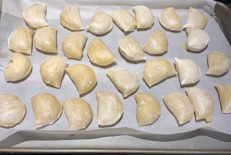 Baked Perogies Frozen, Frozen Perogies Recipe Easy, Cooking Perogies From Frozen, Best Way To Cook Perogies From Frozen, Baked Pierogies Oven, How To Cook Perogies Frozen, Perogies Recipe Frozen, Frozen Perogies Recipe, Baked Perogies