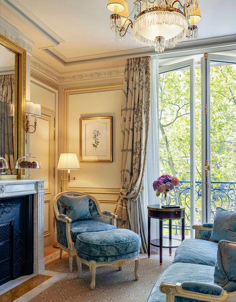 Parisian Chic Apartment, Parisian Apartment Decor, Chic Apartment Decor, The Ritz Paris, Deluxe Room, Ritz Paris, Luxury Hotel Room, Apartment Chic, Fine Living