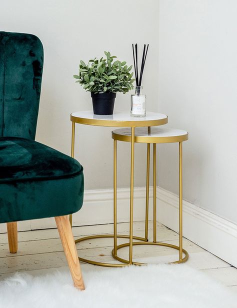 gold and marble looks fabulous with green - nest of tables from sue ryder Side Tables For Living Room, Living Room Art Deco, Tables For Living Room, Mirrored End Table, Small Lamps, Gold Living Room, Side Table Design, Contemporary Coffee Table, Marble Side Tables