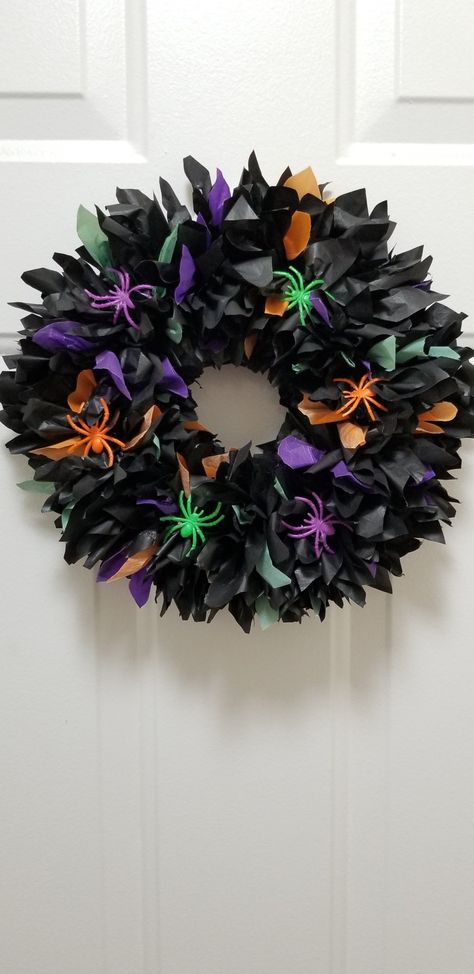 Spider wreath made with plastic tablecloth strips Tablecloth Wreaths, Plastic Tablecloth Decorations, Tablecloth Wreath, Tablecloth Decorations, Cheap Halloween Party, Tulle Wreaths, Wreaths Halloween, Spider Wreath, Fall Tablecloth