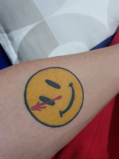 Watchmen Tattoo, Watchmen Comedian, Biker Tattoos Designs, Smiley Face Tattoo, Dc Tattoo, Comic Book Tattoo, Rick And Morty Tattoo, Smile Tattoo, Gorilla Tattoo