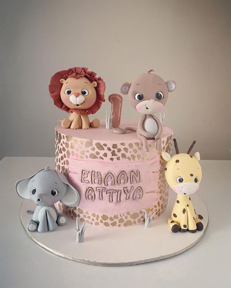 A Y S H A A B D U L L A on Instagram: “Who would’ve thought that golden leopard spots on pastel pink would serve as the perfect foil to a cute safari cake ! Original clever…” Pink Safari Cake, Pastel Safari, Jungle Cakes, Pink Safari, Safari Cake, Animal Birthday Cakes, Jungle Cake, Safari Cakes, Gold Animals