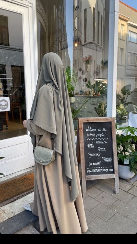 Khimar and abaya outfit🤍 Khimar Style, Islamic Modesty, Islamic Modest Fashion, Mode Abayas, Modest Outfits Muslim, Abaya Outfit, Estilo Hijab, Abaya Design, Mode Hijabi