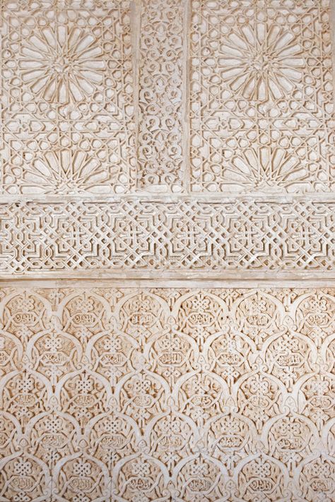 Alhambra Tiles Patterns, Alhambra Palace Architecture, Alhambra Palace Pattern, Ancient Islamic Architecture, Alhambra Architecture, Alhambra Pattern, Arabian Majlis, Morocco Pattern, Alhambra Spain