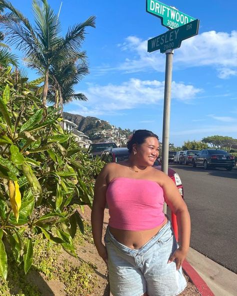 Lauren Licup on Instagram: "wait..summers over? since when??" Plus Size Y2k Aesthetic, Plus Size Beachy Outfits, Vacation Midsize Outfits, Tube Top Plus Size, Hot Weather Plus Size Outfits, Island Outfit Ideas Plus Size, Maxi Skirt Outfit Mid Size, Tube Top Outfit Plus Size, Plus Size Summer Aesthetic