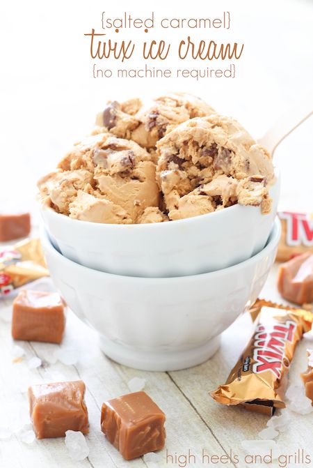 Salted Caramel Twix Ice Cream - No machine required! #easy #dessert #recipe http://www.highheelsandgrills.com/2014/07/salted-caramel-twix-ice-cream.html #delicious #recipe #cake #desserts #dessertrecipes #yummy #delicious #food #sweet Twix Recipe, Twix Ice Cream, Easy Homemade Ice Cream, Kitty Photos, Fruit Pops, Dessert Simple, Homemade Ice Cream Recipes, Cream Cakes, Cold Desserts