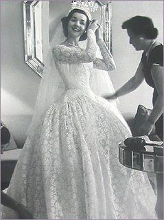 1950s wedding Wedding Dress 50s, Wedding Dresses 50s, Vintage Style Wedding Dresses, Dresses 1950s, Vintage Wedding Photos, Wedding Gowns Vintage, A Wedding Dress, Vintage Bride, Vestidos Vintage