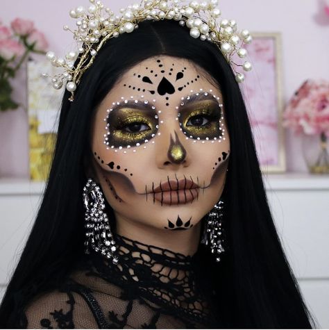 Catrina Makeup With Gems, Catrina Halloween Costumes, Catrina Hairstyle, Catrina Costume Make Up, Catarina Makeup, Sugarskulls Makeup, Dia De Los Muertos Makeup For Women, Easy Catrina Makeup, Dia De Los Muertos Makeup Ideas