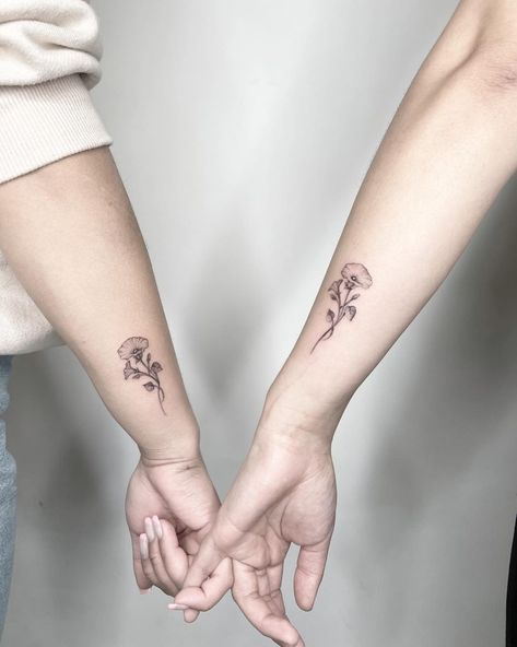 Mom And Daughter Tattoo, Mum And Daughter Tattoo, Realistic Heart Tattoo, Mommy Daughter Tattoos, Small Tattoos Ideas, Grace Tattoos, Carnation Tattoo, Mom Daughter Tattoos, Daughter Tattoo