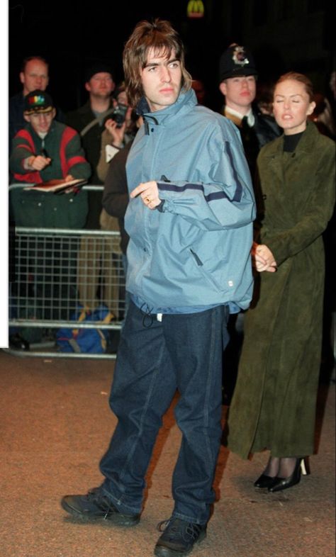 Liam Gallagher 90s Style, Liam Gallagher Fashion, Brit Pop Fashion, Liam Gallagher Outfit, Britpop Fashion 90s, Liam Gallagher Style, Liam Gallagher 90s, Britpop Fashion, 90s Uk