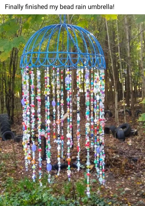 Crystal Suncatchers Diy, Suncatcher Diy, Wind Chimes Craft, Diy Wind Chimes, Garden Whimsy, Garden Crafts Diy, Glass Garden Art, Garden Art Sculptures Diy, Deco Boheme