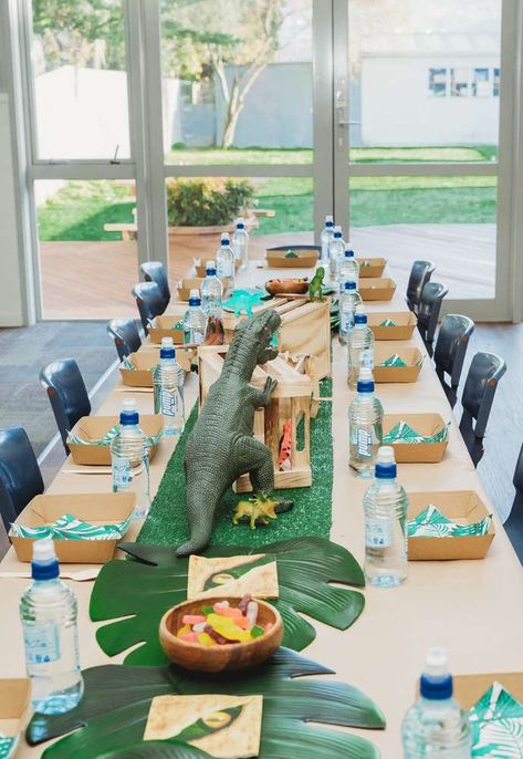 Jurassic Park Table Decor, Dinosaur Birthday Party Food, Dinosaurs Birthday Party, Dinosaurs Birthday, Dinosaur Birthday Party Decorations, Dinosaur Photo, Jurassic World Dinosaurs, Ancient Animals, Birthday Party Food