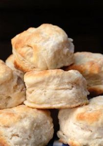 White Sausage, Vegetable Shortening, Buttermilk Biscuits Recipe, Fluffy Biscuits, Biscuit Bread, Biscuit Rolls, Juice Glass, Biscuits Recipe, Homemade Biscuits