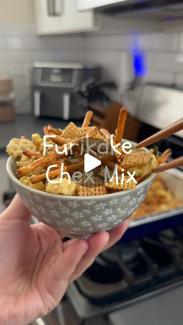 Julie on Instagram: "Anyone else making Furikake Chex Mix this season? 😍 🌺  Recipe by Cara Fasone - Hawaiian Culture Stories   Found here: https://pin.it/3w5auSe  I’ve been using this recipe for a few years now, and it’s the perfect amount of sweet and salty 😋   #furikakechexmix #furikake #chex #snack #cookingvideos #nomnom #holoholoandfood #partysnacks #holidayseason #reels #explore" Chex Mix Recipes Sweet, Hawaii Recipes, Best Kitchens, Chex Mix Recipes, Hawaiian Culture, Chex Mix, Buzzfeed Food, Finger Food Appetizers, Seasoning Recipes