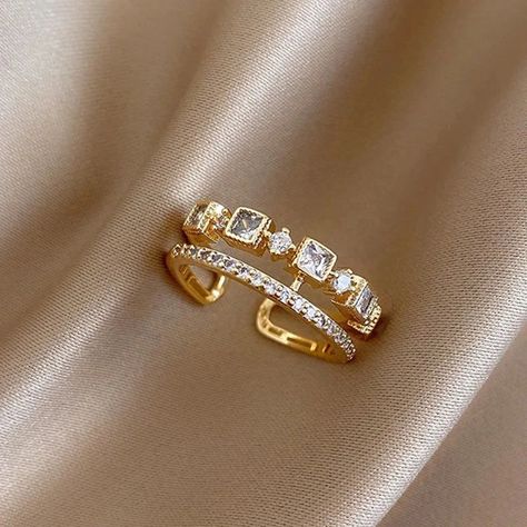 📍Round Ring Women's Fashion Luxury🤍 👉🏻To order through 📌the website:https://www.jewelglamour.com/collections/rings/products/2022-korean-new-exquisite-geometric-round-ring-womens-fashion-luxury-zircon-finger-ring-simple-temperament-versatile-jewelry 📌 For more info WhatsApp: +44 7460 779657 📌Facebook: https://www.facebook.com/profile.php?id=61556939033801 📌 Instagram : https://www.instagram.com/official.jewelglamour/ #jewelry #jewellery #jewelrylover #jewellerylover #pandorabracelet #pa... Star Cross, Womens Rings Fashion, Hollow Heart, Versatile Jewelry, Wedding Party Jewelry, Unusual Jewelry, Geometric Ring, Zircon Ring, Finger Rings