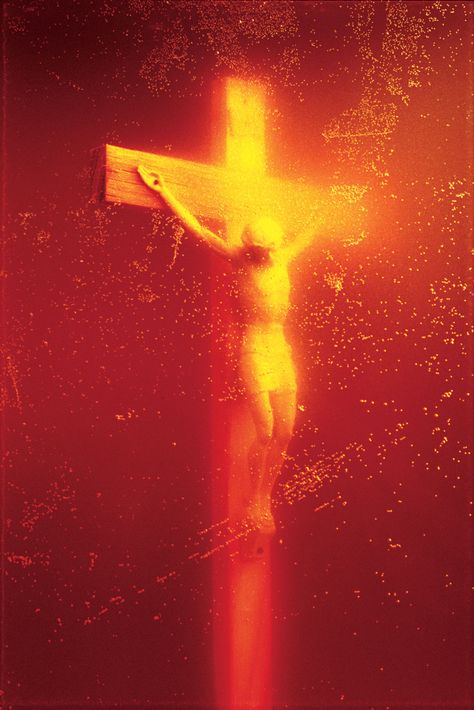 Immersion (Piss Christ) is a 1987 photograph by the American artist and photographer Andres Serrano. It depicts a small plastic crucifix submerged in a small glass tank of the artist’s urine. Piss Christ, Cindy Sherman, Damien Hirst, Iconic Photos, New Wall, Art Movement, Metropolitan Museum, Art World, Art History