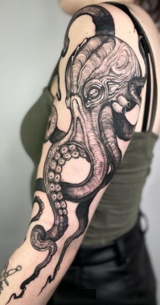 Kraken Shoulder Tattoo, Octopus Half Sleeve Tattoo, Octopus Forearm Tattoo, Octopus Tentacle Tattoo, Medusa Tattoo Animal, Octopus Tattoo Design Sketches, Neo Traditional Octopus, Octopus Tattoos Shoulder, Octopus Chest Tattoo