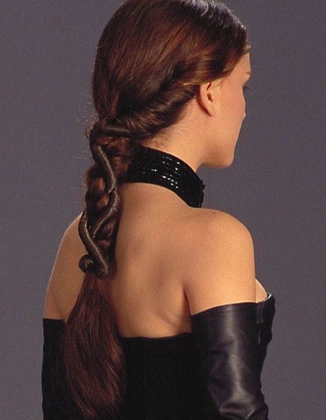 Padme hairstyle http://pinterest.com/danroon/ Starwars Hairstyles, Star Wars Hairstyles, Star Wars Hair, Hairstyles For Gowns, Medieval Hairstyles, Star Wars Padme, Star Wars Fashion, Padme Amidala, Attack Of The Clones