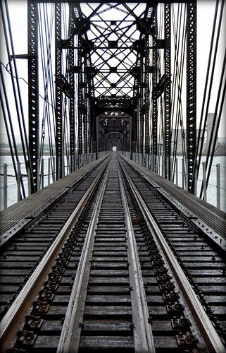 Macro Fotografia, Old Train, Photography 101, Lens Flare, Abstract Photography, Artistic Photography, Image Photography, Photography Inspo, The Bridge