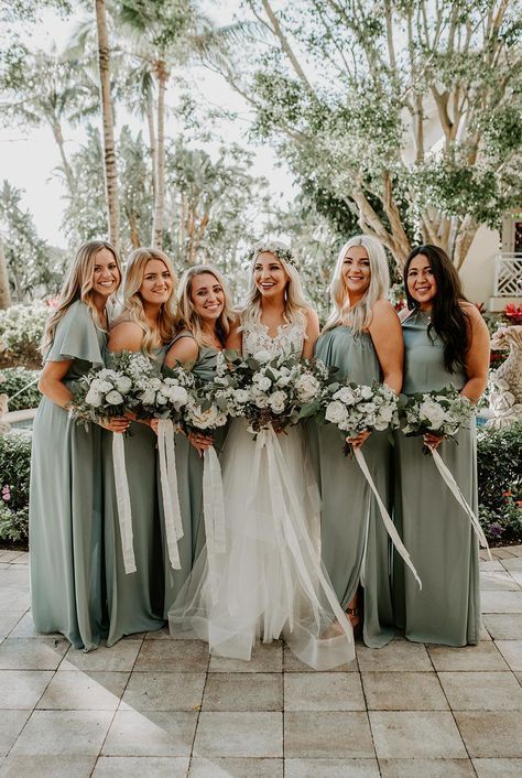 Bohemian Sage Green Wedding with Pampas Grass Details #hayleypaigeweddingdresses #bocaratonweddingvenue #2018weddingtrends Sage Green Wedding Colors, Sage Bridesmaid Dresses, Sage Green Bridesmaid Dress, Sage Green Dress, Green Themed Wedding, Green Wedding Colors, Anna Campbell, Sage Wedding, Sage Green Wedding