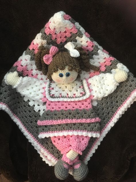 Crochet Doll Blanket, Crochet Craft Fair, Baby Afghan Crochet Patterns, Doll Blanket, Crochet Baby Gifts, Art And Creativity, Crochet Lovey, Handmade Baby Blankets