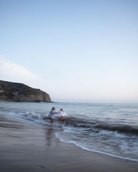 Beach Blurry Aesthetic, Grainy Beach Aesthetic, Blurry Summer Aesthetic, Blurry Beach Photos, Blurry Pictures Aesthetic, Greece Pics, Branding 2023, Playlist Pics, Beach Rain