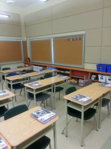 Teacher Teaching In Classroom Picture, Teachers Teaching In Classroom, Middle School Reading Comprehension, Middle School Ela Classroom, Desk Arrangements, Middle School Life, Classroom Arrangement, Classroom Pictures, High School Photos