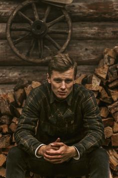 Fall Photoshoot Men, Male Portrait Photography Outdoor, Photography Male, Senior Photography Inspiration, Western Photoshoot, Male Portrait Poses, Trendy Outfit Ideas, Portrait Photography Men, Nature Photoshoot