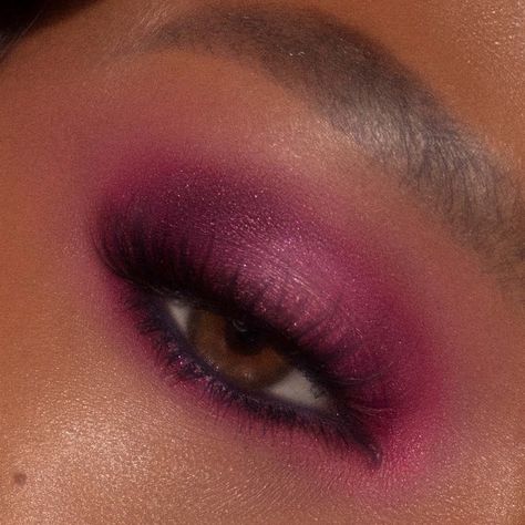 Dark Pink Eye Makeup, Valentine’s Day Eyeshadow, Valentine Eyeshadow Looks, Pink Eye Shadow Looks, Magenta Makeup, Red Eyeshadow Makeup, Eyeshadow Aesthetic, Pink Glitter Makeup, Halo Eyeshadow