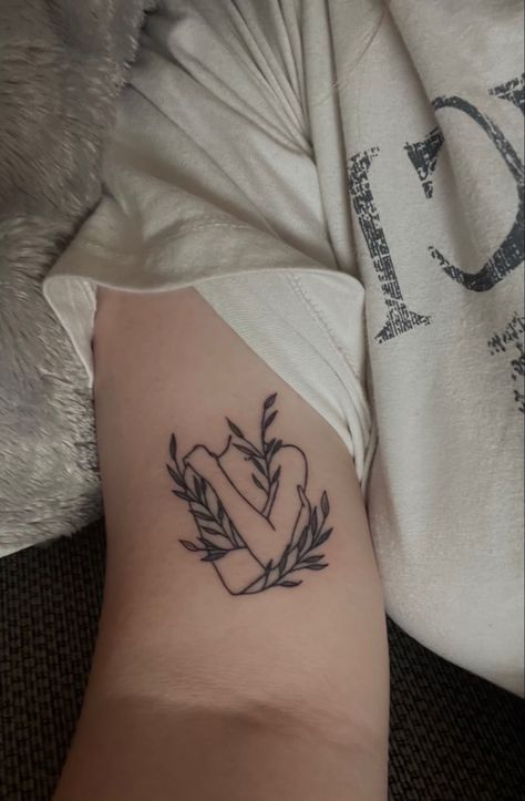 Self Hug Heart Tattoo, Self Hug Tattoo, Tattoo Ideas Self Love, Hugging Tattoo, Hug Tattoo, Self Hug, 11 11 Tattoo, Tattoo Silhouette, Feminine Tattoo Ideas