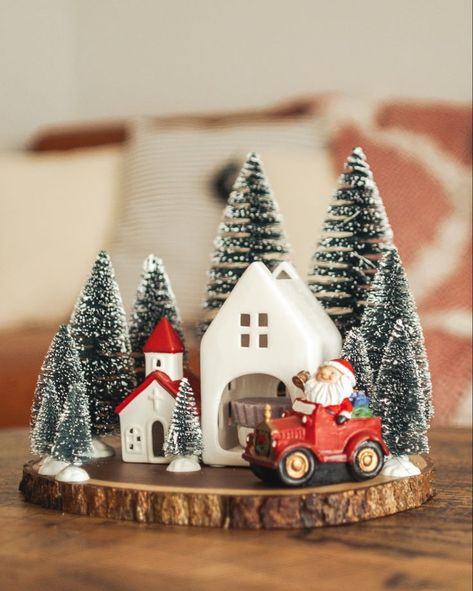 Contemporary Christmas Tree, Contemporary Christmas Trees, Elegant Ornaments, Winter Village, Christmas Decor Inspiration, Christmas Themes Decorations, Contemporary Christmas, Diy Christmas Decorations Easy, Christmas Fairy