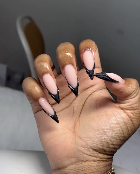 Plain Stilleto Acrylic Nails, Oval Shaped Acrylic Nails, Almond Nails Black Women, Black Stiletto Nails, Drip Nails, Work Nails, Dope Nail Designs, Glow Nails, Short Square Acrylic Nails