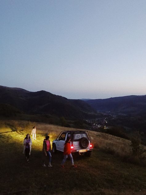 #summer #friends #summervibes #vsco #vscogirl #views #mountains #travel #romania #travelromania #jeep Romanian Summer Aesthetic, Romania Aesthetic Vintage, Romanian Summer, Romanian Countryside, Romania Scenery, Romanian Landscape, Europe Aesthetic, Mountains Travel, Summer Friends