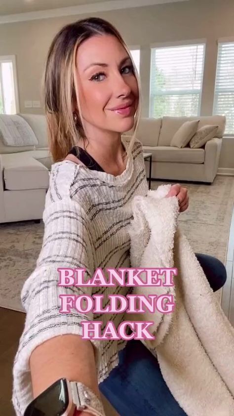 Facebook How To Fold Throws In A Basket, Ways To Fold Throw Blankets, Folding Blankets For Display On Couch, Folding Blankets For Display, How To Fold Blankets For Display, Large Blanket Folding Hack, Blanket Folding Ideas, Fold Throw Blanket, Folding Blankets To Save Space