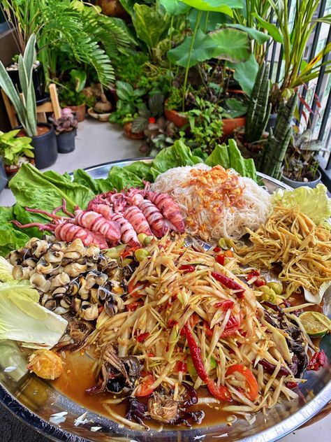 Raining Sound, Thai Food Photography, Yummy Asian Food, Study Together, Best Shrimp Recipes, Cambodian Food, Study With Me, Food Cart Design, Amazing Food Decoration