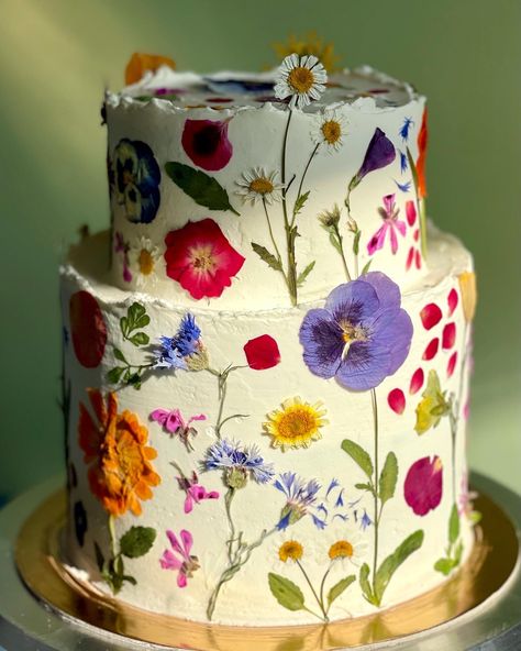 25 Anniversary Cake, Edible Flowers Cake, Birthday Cake With Flowers, Garden Cakes, Garden Birthday, Flower Party, Wedding Cakes With Flowers, Flower Cookies, Pretty Birthday Cakes