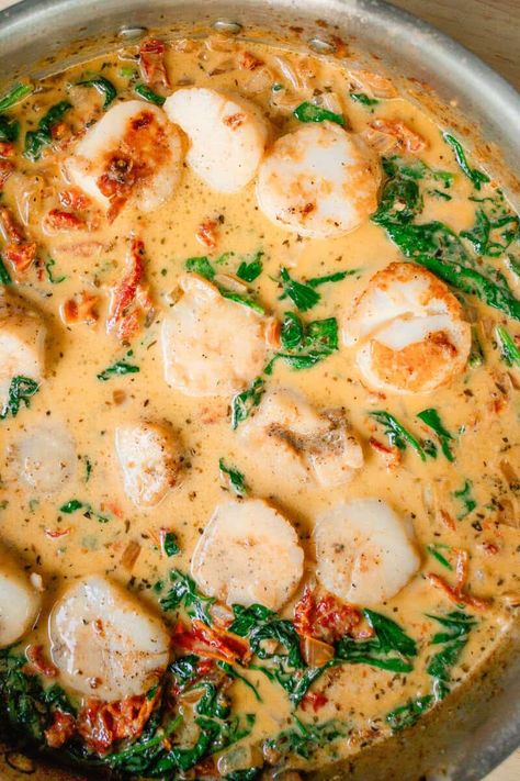 Tuscan Scallops, Scallop Recipe, Cast Iron Skillet Cooking, Scallops Recipe, Rice Pilaf Recipe, Scallop Recipes, Cast Iron Recipes, Fresh Spinach, Scallops Seared