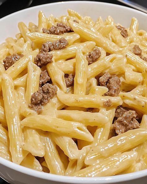 Creamy Beef Penne Pasta - DecorWithEva Beef Penne Pasta Recipes, Recipes With Penne Pasta, Penne Pasta Recipes Ground Beef, Ground Beef Penne Pasta, Pasta With Hamburger, Penne Pasta Recipes, Baked Penne, Easy Family Recipes, Cozy Dinner