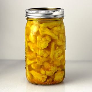 Spicy Pickled Cauliflower, Pickled Cauliflower Recipe, Beginner Canning, Canning Veggies, Pickled Recipes, Pickled Cauliflower, Serrano Peppers, Cauliflowers, Canning Pickles